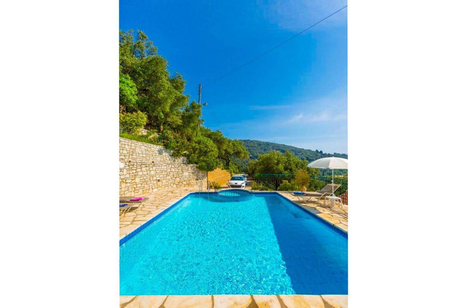 Aris Villa Gimari
