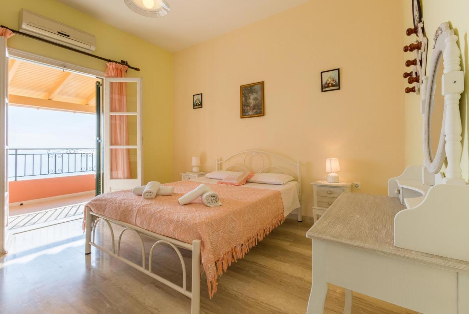 Aris Villa *